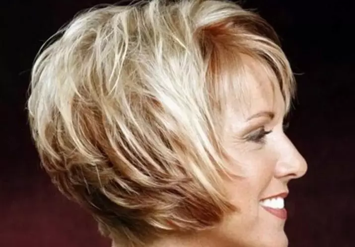 Cắt tóc cho phụ nữ đầy đủ sau 40 năm (36 ảnh): Kiểu dáng thời trang và kiểu tóc cho tóc ngắn và trung bình. Những gì cắt tóc đi đến phụ nữ với khuôn mặt tròn? 5965_27