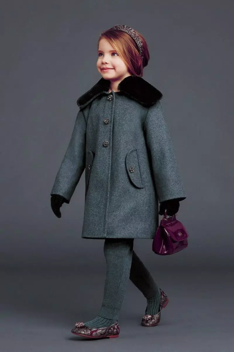 어린이 코트 (102 장의 사진) : 모직, 핀란드어, Zara, Downed, Dolce Gabbana, Shingry 훈련, 레드, 상어 코트, 시장 596_10