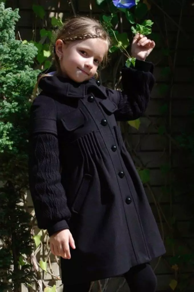 어린이 코트 (102 장의 사진) : 모직, 핀란드어, Zara, Downed, Dolce Gabbana, Shingry 훈련, 레드, 상어 코트, 시장 596_101
