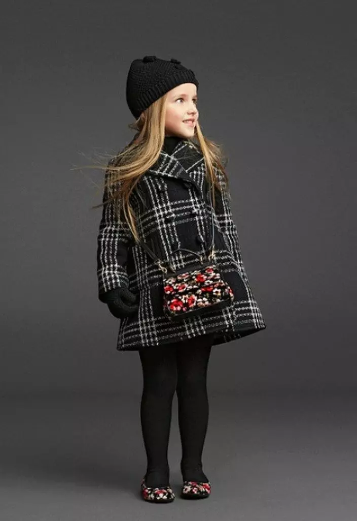 어린이 코트 (102 장의 사진) : 모직, 핀란드어, Zara, Downed, Dolce Gabbana, Shingry 훈련, 레드, 상어 코트, 시장 596_11