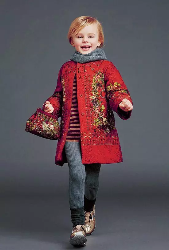어린이 코트 (102 장의 사진) : 모직, 핀란드어, Zara, Downed, Dolce Gabbana, Shingry 훈련, 레드, 상어 코트, 시장 596_12