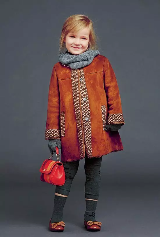 어린이 코트 (102 장의 사진) : 모직, 핀란드어, Zara, Downed, Dolce Gabbana, Shingry 훈련, 레드, 상어 코트, 시장 596_38