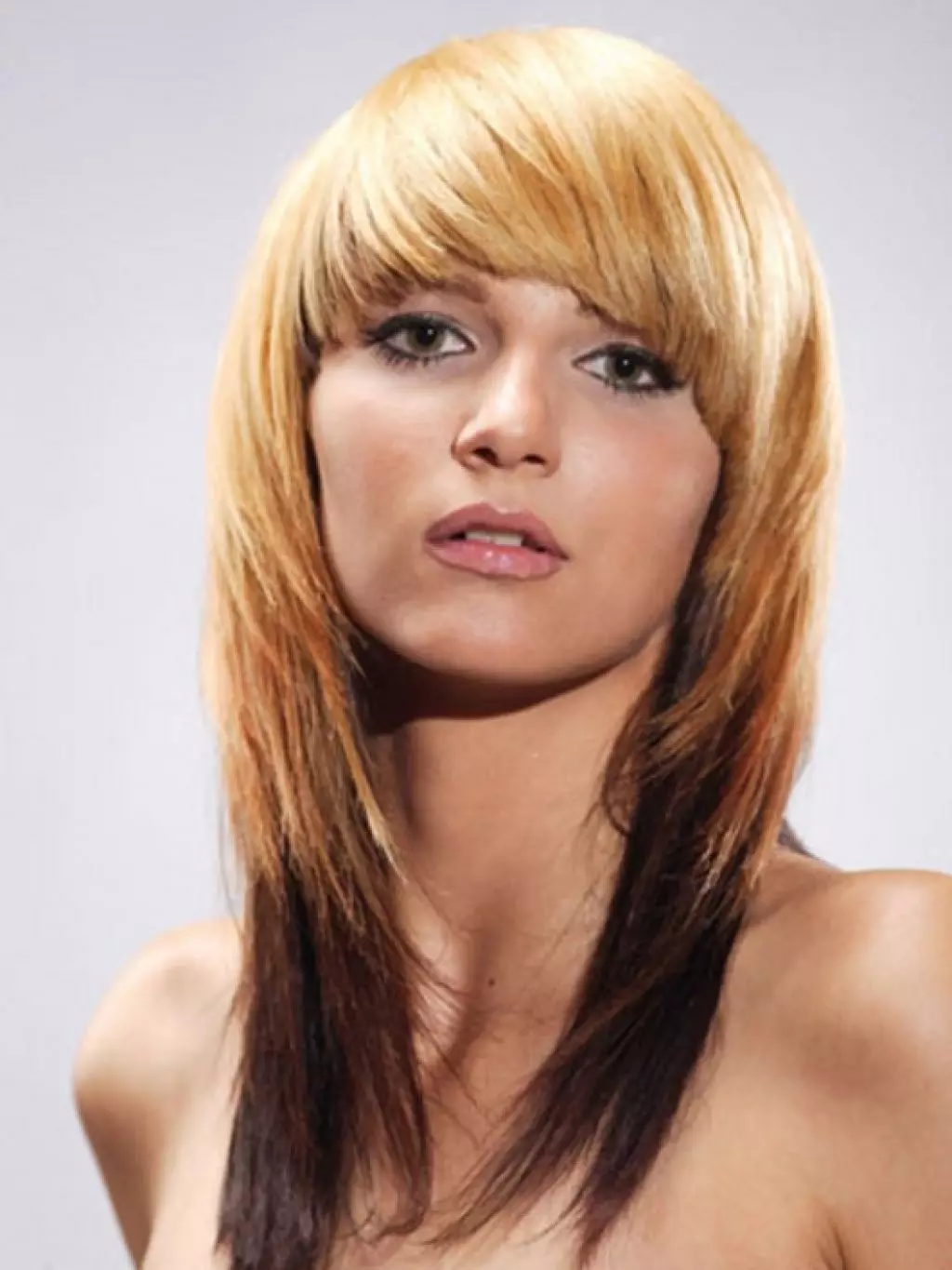 Mascutber Cap na srednje lase (60 fotografij): Ženska frizura kapa z razširitvijo na valovite, kodraste in ravne lase 5970_17