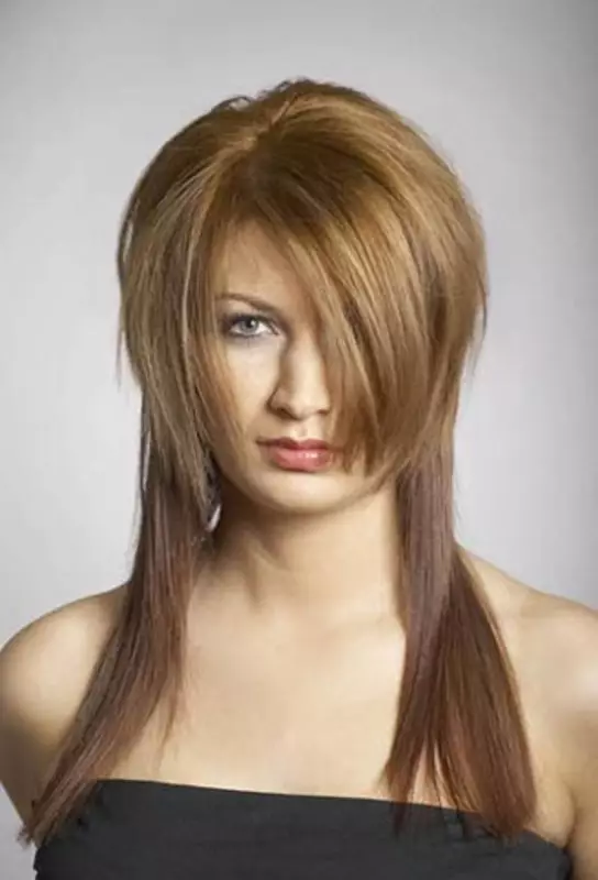 Casquette de coupe de cheveux sur les cheveux moyens (60 photos): Capuchon de coiffure pour femmes avec extension sur les cheveux ondulés, bouclés et droits 5970_36