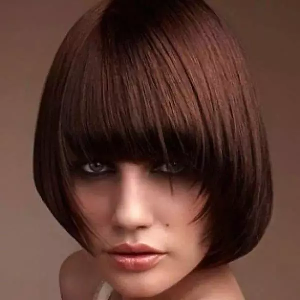 Haircut seisson på middels hår (50 bilder): Funksjoner av utstyret, uteksaminerte kvinners frisyre, en seeson haircut med et bang for middellengde hår 5974_12