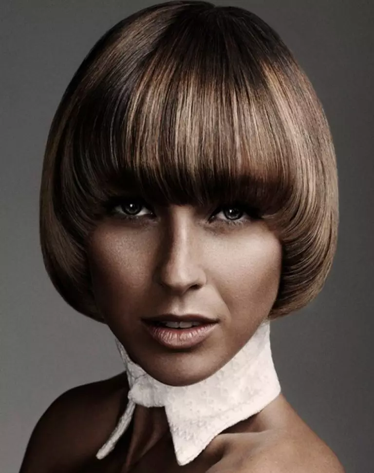 中髪のヘアカットセイソン（50枚の写真）：機器の特徴、卒業した女性の髪型、中長髪のバンのSeesonヘアカット 5974_37