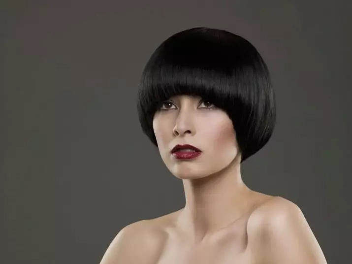 中髪のヘアカットセイソン（50枚の写真）：機器の特徴、卒業した女性の髪型、中長髪のバンのSeesonヘアカット 5974_9