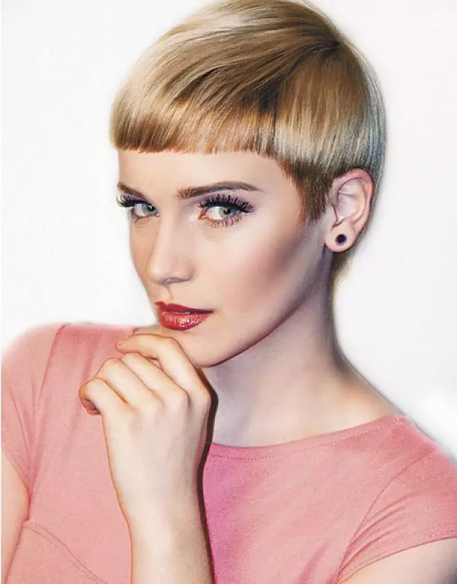 Pixie Haircut (78 billeder): Kvinders frisurer, fashionable nye varer. Hvem er et hårklipp med et valgt tempel i Pixie-stil? Teknologi implementering 5992_22