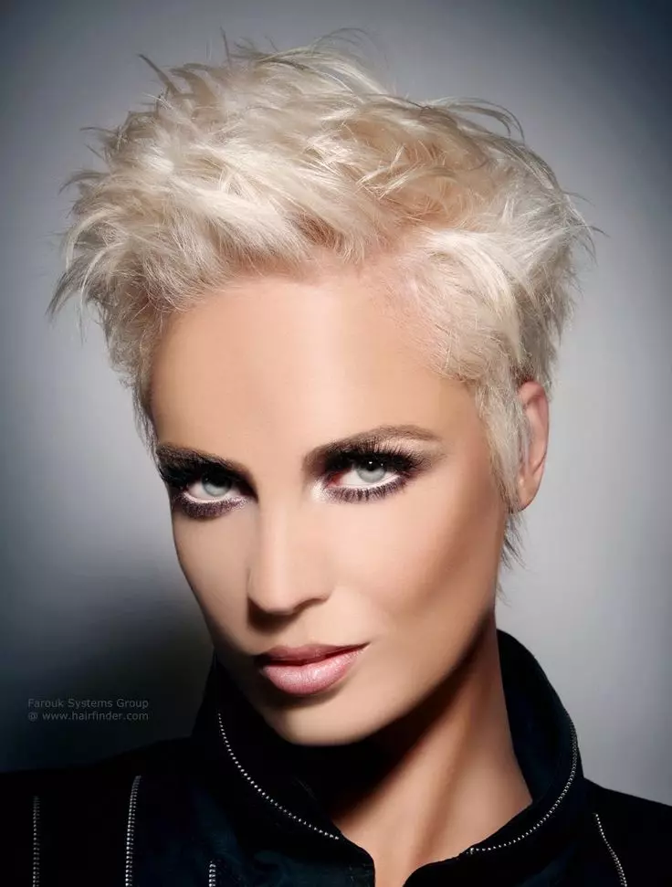 Стрижка Пікс (78 фото): варіанти жіночої зачіски, модні новинки. Кому йде стрижка з виголеним скронею в стилі Пікс? технологія виконання 5992_25