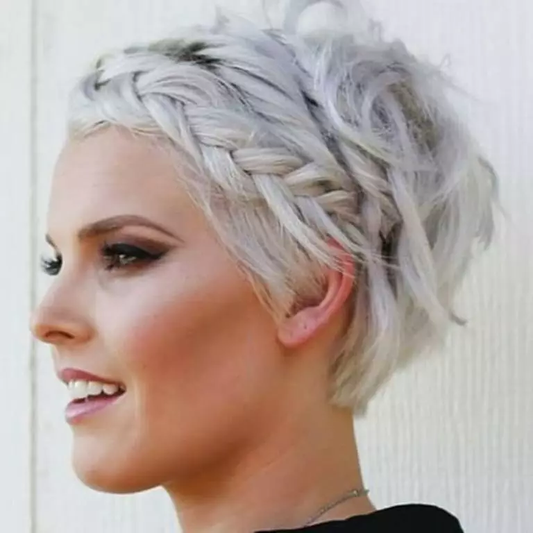 Pixie Haircut (78 billeder): Kvinders frisurer, fashionable nye varer. Hvem er et hårklipp med et valgt tempel i Pixie-stil? Teknologi implementering 5992_72