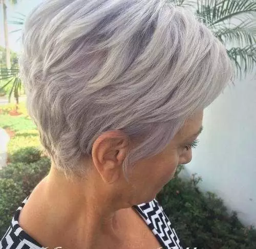 Pixie Haircut untuk Wanita dalam 40 Tahun (36 Foto): Apakah ada gaya rambut untuk wanita 45 tahun dengan rambut pendek? Opsi untuk potongan rambut wanita modis 5994_24