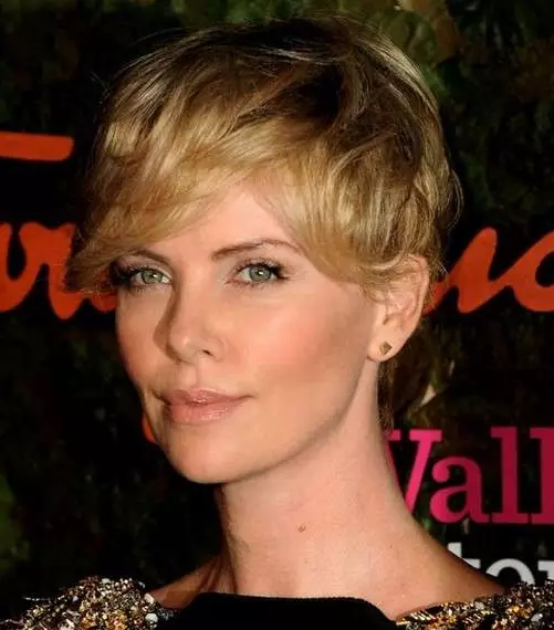 Pixie haircut for women over 40 years (36 photos) Do hairstyle for women is 45 years old with short hair? Options fashionable women's haircuts 5994_32
