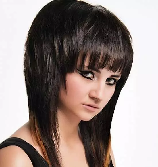 Սանրվածքը «Ավրորա» երկար մազերի համար (24 լուսանկար). Կա սանրվածքի աղջիկներ ալիքաձեւ մազերով: Երեսարկման հնչյուններ 5997_2