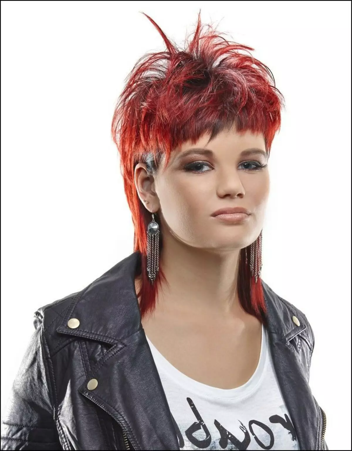 中髪のヘアカットガスロシュ（33枚の写真）：女性の髪型の特徴。彼女は波状の髪と強打で女の子に行きますか？ 5999_10