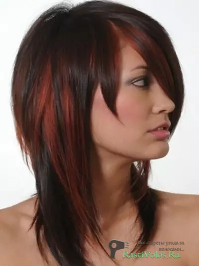 中髪のヘアカットガスロシュ（33枚の写真）：女性の髪型の特徴。彼女は波状の髪と強打で女の子に行きますか？ 5999_5