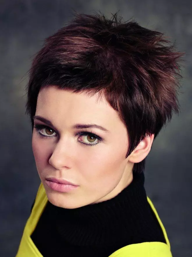 Pixie haircut for complete women (35 photos): Features Hairstyles for girls with a full figure. Is there a haircut for women with short hair? 6002_34