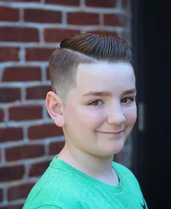 Haircuts Half-Fox para os nenos (39 fotos): Peiteados para adolescentes, cortes de pelo para bebés por 5 e 10 anos 6005_23