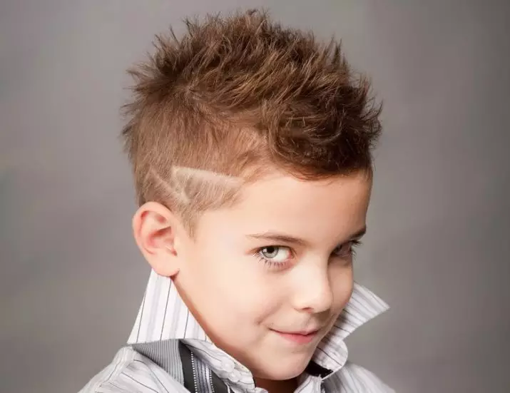 Haircuts Hallef-Fuuss fir Jongen (39 Fotoen): Frisuren fir Teenager, Puppelchen Hoeraarmen fir 5 an 10 Joer 6005_35