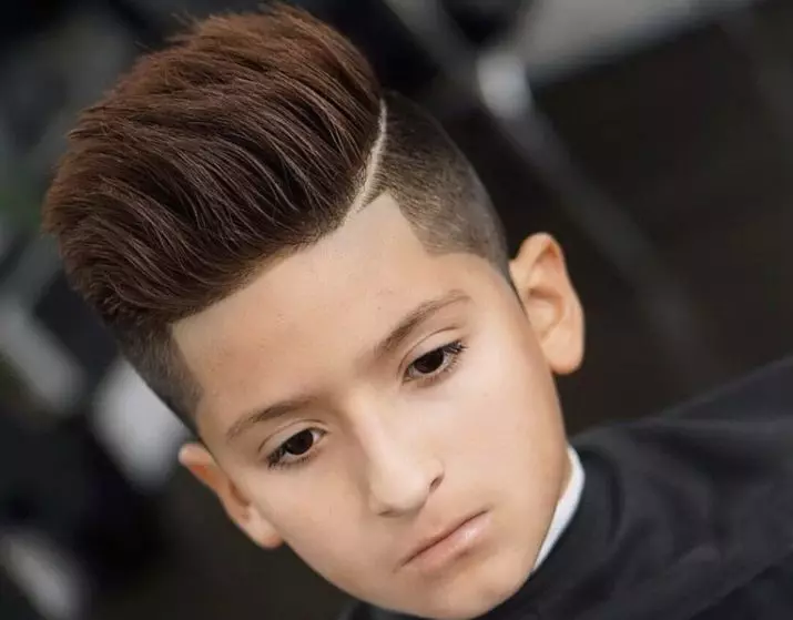 Haircuts Half-Fox para os nenos (39 fotos): Peiteados para adolescentes, cortes de pelo para bebés por 5 e 10 anos 6005_36