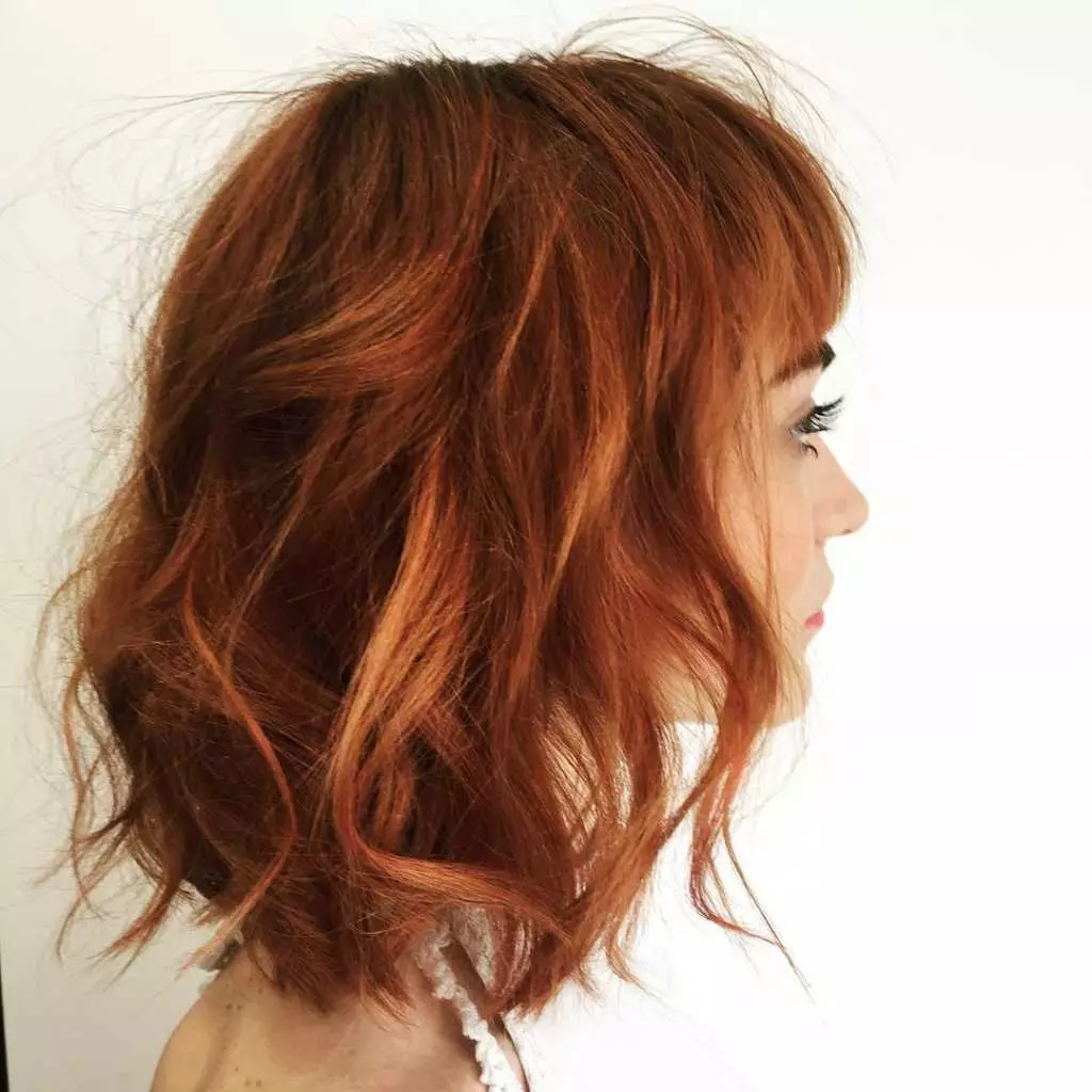 Tagli di capelli su capelli rossi (55 foto): acconciature sulla media lunghezza dei capelli di colore rosso-rosso con frangia, scegliere un kara, pixie o bob 6006_10