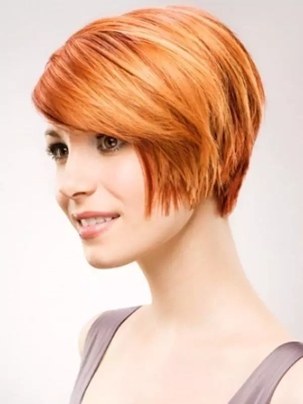 Прически за червена коса (55 снимки): прически за средна дължина на косата на медно-червен цвят с бретон, изберете Кара, Пикси или Боб 6006_23