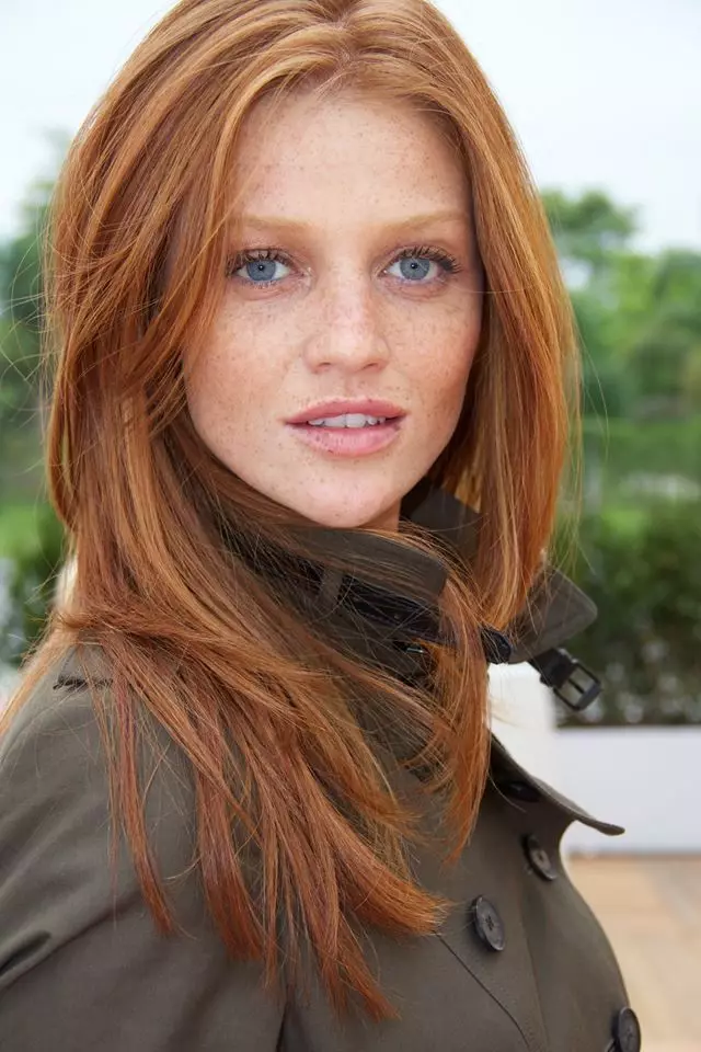 Frizure na crvenoj kosi (55 fotografija): frizure na srednjoj duljini kose bakrene boje s bangs, odaberite karu, pixie ili bob 6006_28