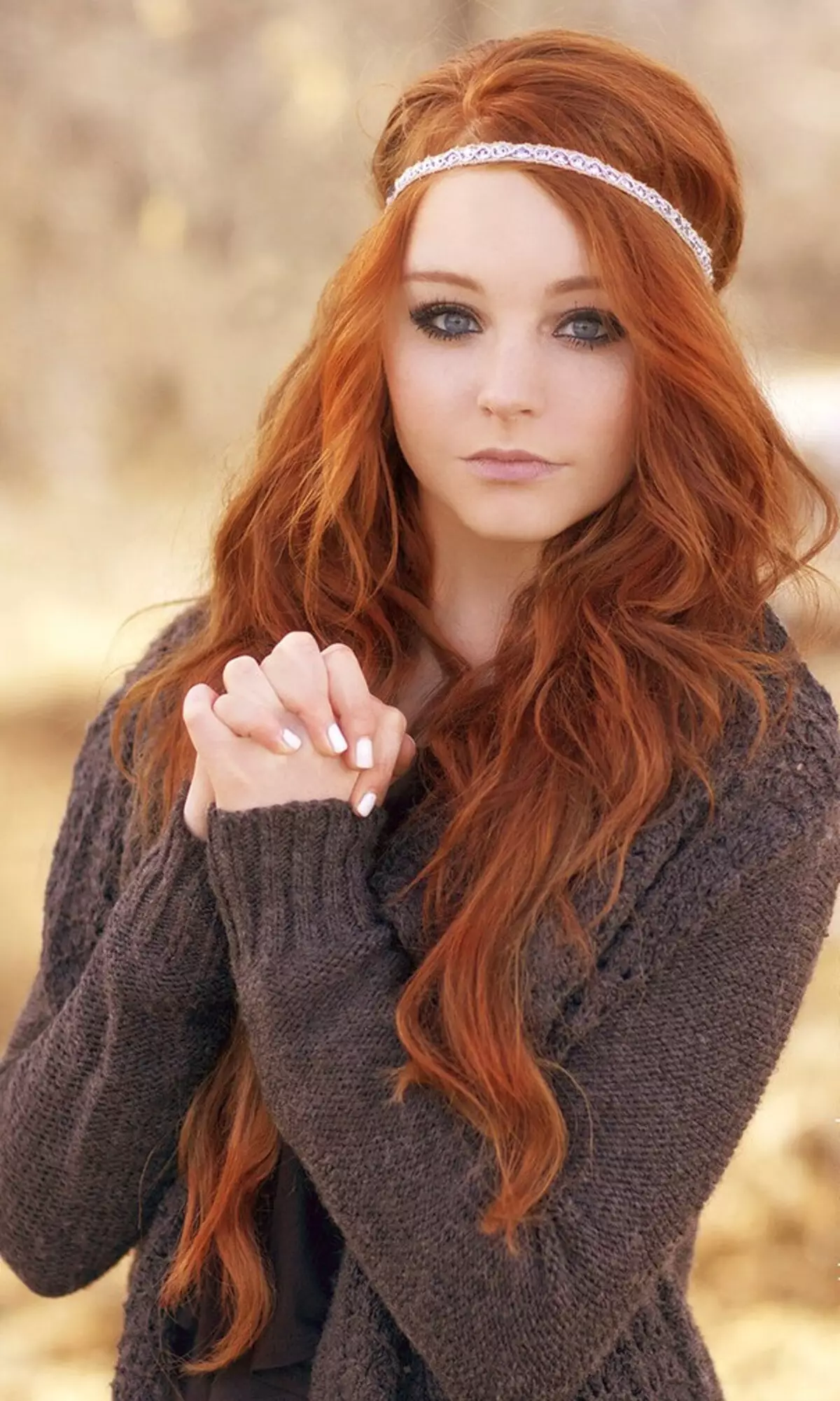 Potongan rambut pada rambut merah (55 foto): gaya rambut di panjang rambut warna tembaga-merah dengan poni, pilih kara, pixie atau bob 6006_39