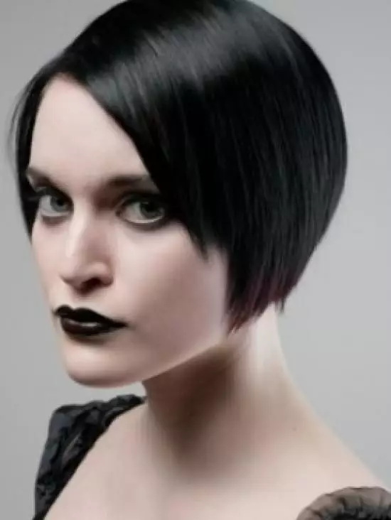 ブルネットのヘアカット（58写真）：中長髪のファッショナブルなヘアスタイル2022は、丸い顔を持つ女の子のための強打で正方形またはピクシーの散髪を選びます 6007_13