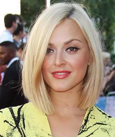 Haircuts për blondes (66 foto): kujdes në flokë të mesme dhe të gjata të hollë me bangs, hairstyles të modës dhe të bukur 6008_13