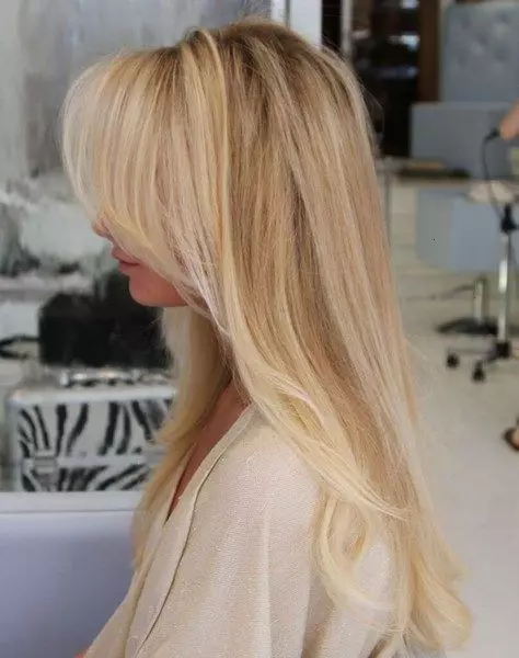 Haircuts për blondes (66 foto): kujdes në flokë të mesme dhe të gjata të hollë me bangs, hairstyles të modës dhe të bukur 6008_48