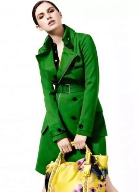 Ինչ հագնել կանաչ վերարկու (122 լուսանկար). Մուգ կանաչ, ինչ շարֆ է տեղավորվում, պայուսակ, պարագաներ, վերարկու անգլիական մանյակով 601_120