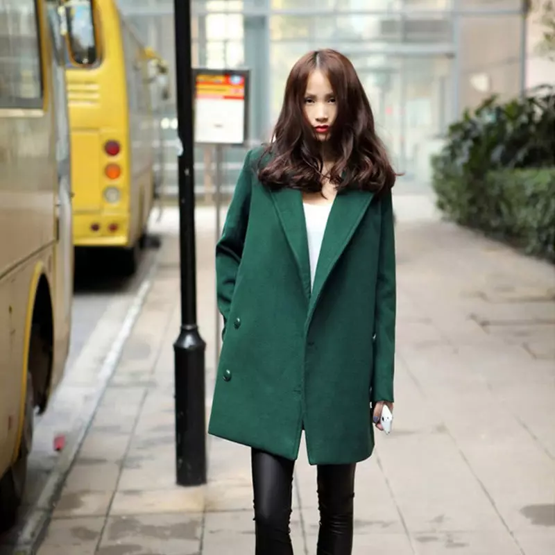녹색 코트 (122 장의 사진)를 착용하는 것 : 진한 녹색, 어떤 스카프가 적합 할 것, 가방, 부속품, 영어 칼라가있는 코트 601_33
