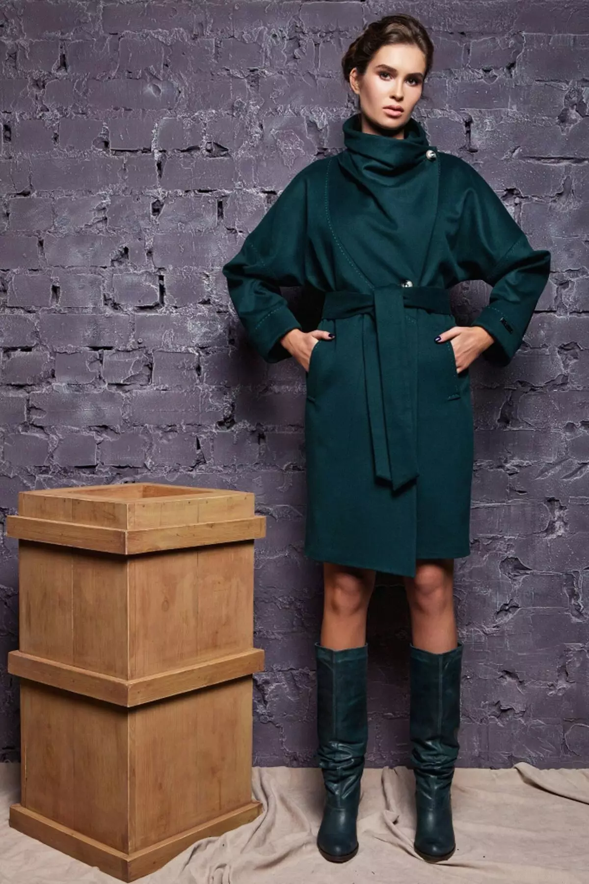 녹색 코트 (122 장의 사진)를 착용하는 것 : 진한 녹색, 어떤 스카프가 적합 할 것, 가방, 부속품, 영어 칼라가있는 코트 601_4