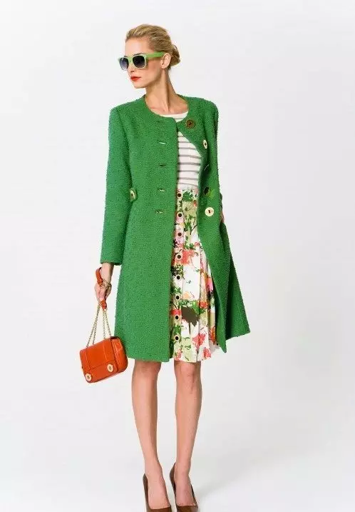 Ano ang Magsuot ng Green Coat (122 mga larawan): Madilim na berde, anong scarf ang magkasya, bag, accessories, amerikana na may Ingles na kwelyo 601_51