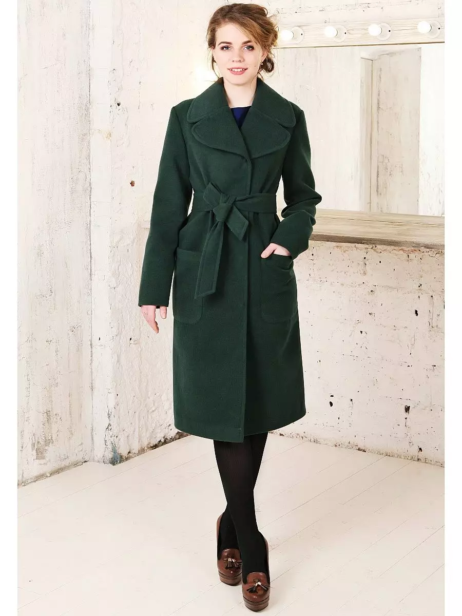 Çfarë duhet të veshin një pallto të gjelbër (122 foto): jeshile e errët, ajo që shall do të përshtatet, qese, pajisje, pallto me një jakë angleze 601_63