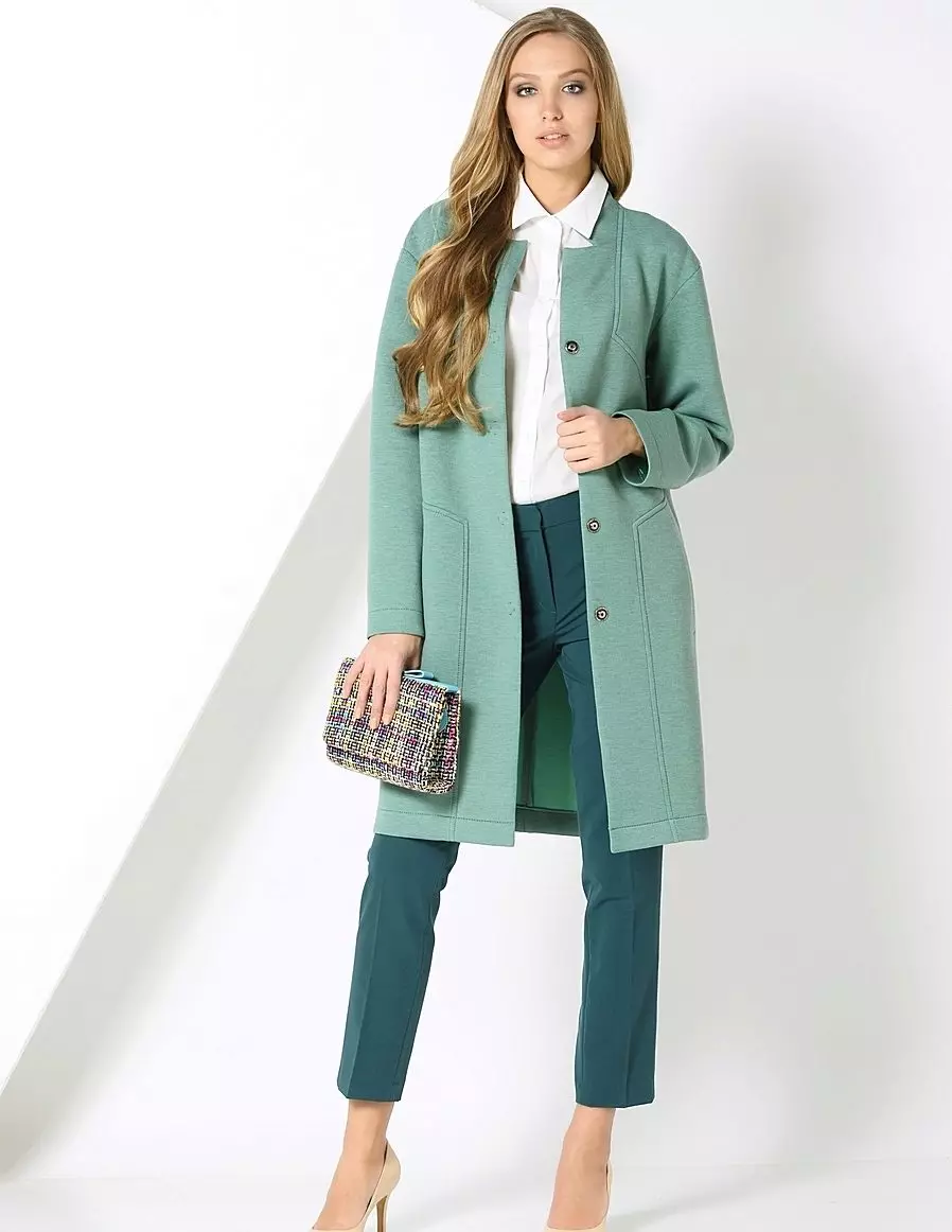 Ano ang Magsuot ng Green Coat (122 mga larawan): Madilim na berde, anong scarf ang magkasya, bag, accessories, amerikana na may Ingles na kwelyo 601_72