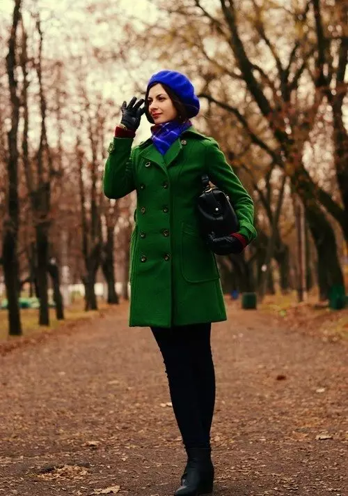 녹색 코트 (122 장의 사진)를 착용하는 것 : 진한 녹색, 어떤 스카프가 적합 할 것, 가방, 부속품, 영어 칼라가있는 코트 601_84