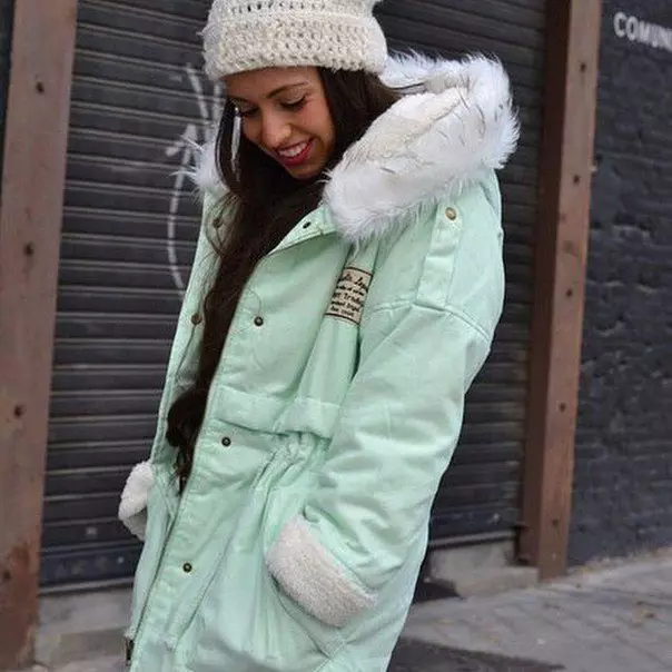 Qué llevar un abrigo verde (122 fotos): verde oscuro, qué bufanda se ajustará, bolsa, accesorios, abrigo con un collar de inglés 601_95