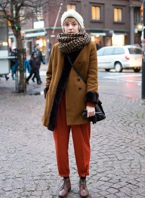 Qué llevar un abrigo verde (122 fotos): verde oscuro, qué bufanda se ajustará, bolsa, accesorios, abrigo con un collar de inglés 601_96