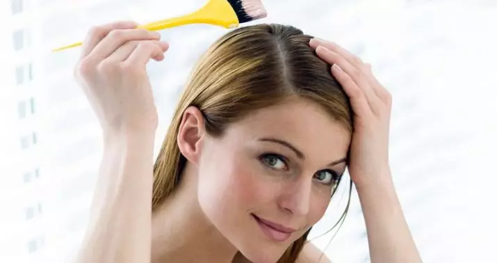 家で髪を明るくする方法？民俗救済療法で塗料なしの52フォトライト髪：蜂蜜とソーダ。他に何を使うことができますか？レビュー 6020_2