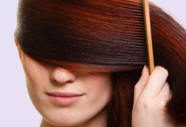 家で髪を明るくする方法？民俗救済療法で塗料なしの52フォトライト髪：蜂蜜とソーダ。他に何を使うことができますか？レビュー 6020_4