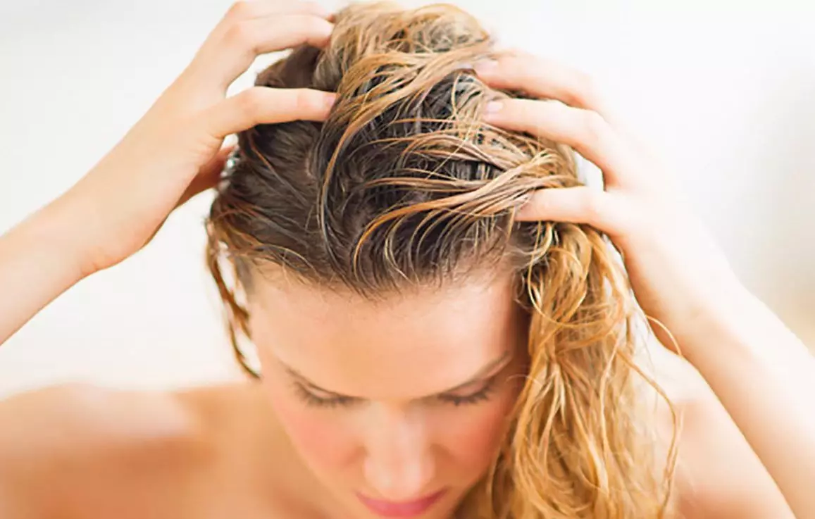 Средства за раст косе Алерана: Карактеристике, предности и недостаци стимуланса. Како користити серум? 6028_13