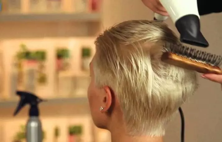 Haarstyling betsjuttet: profesjonele sprays foar klimmen fan hier, foar volumetrysk leagens op lang, medium en koart hier 6039_29