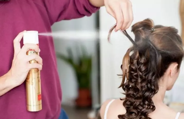 curls بنانے کے لئے علاج: براہ راست بال پر کرلنگ کرلنگ کے لئے پروفیشنل کاسمیٹکس، گھر میں لہرائی curls بنانے کے طریقے 6042_3
