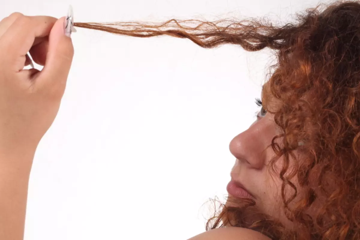 Styling curly hair: how to choose the best professional styling curls and frizzy curls? 6045_18