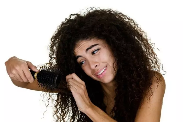 Styling curly hair: how to choose the best professional styling curls and frizzy curls? 6045_3