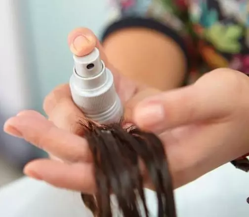 Set za zaščito las iz Estela Professional: Kako narediti zaščitni postopek poškodovan blond lasje doma? Strokovnjaki za povratne informacije 6048_19