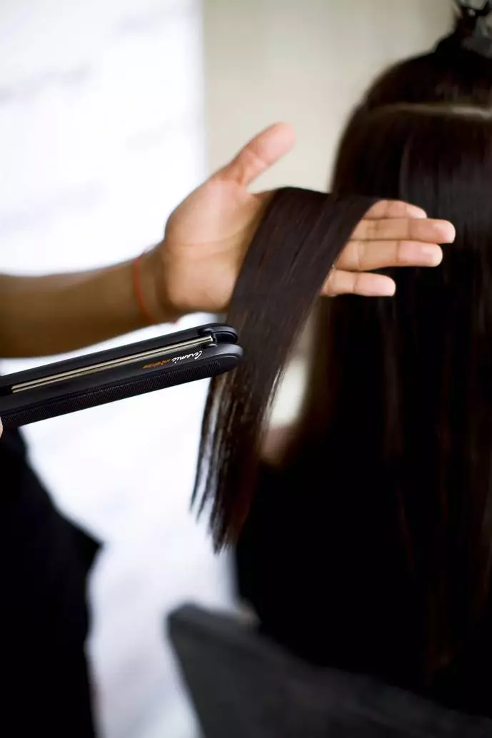 Ein Set für die Haarabschirmung von Estel Professional: Wie man ein Abschirmungsverfahren verdient, das blonde Haar zu Hause beschädigt hat? Feedback-Experten. 6048_20