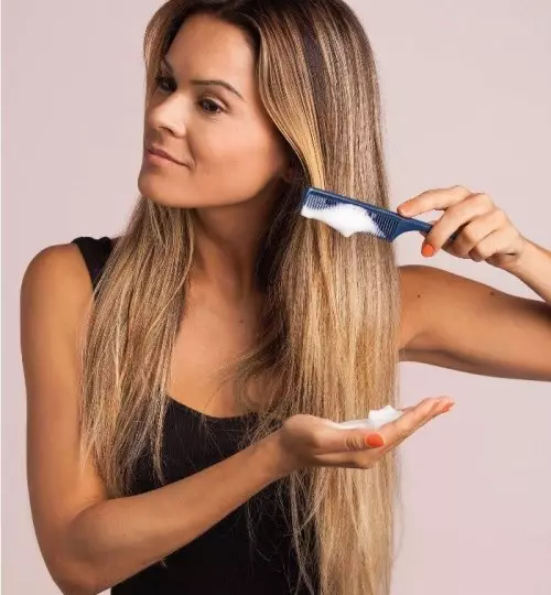 Mousse برای مو یک ظاهر طراحی شده: چگونه به استفاده از؟ چه چیزی از فوم متفاوت است و بهتر است؟ چگونه به درستی موهای طولانی مو را بچرخانید؟ 6061_30