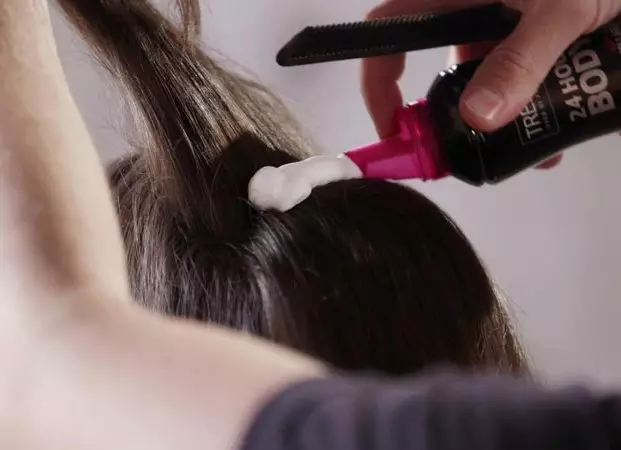 Mousse for hår styling: hvordan du bruker? Hva er forskjellig fra skummet og hva som er bedre? Hvordan lagrer du lang hårmousse? 6061_31